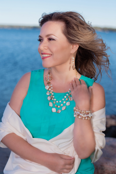 Pearl Cruise jewellery set on a model