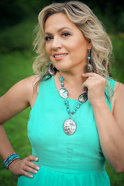 Abalone Muse jewellery set on a model